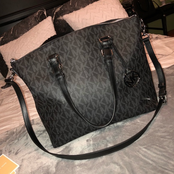 Michael Kors Handbags - Michael Kors Bag